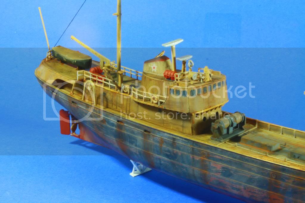 Revell Soviet Spy Trawler - FineScale Modeler - Essential magazine